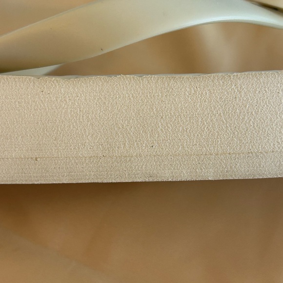 COPY - Faux Gucci GG Marmont Double G Logo Flipflop Sandals 
Size 39/40
Cream - Picture 4 of 7